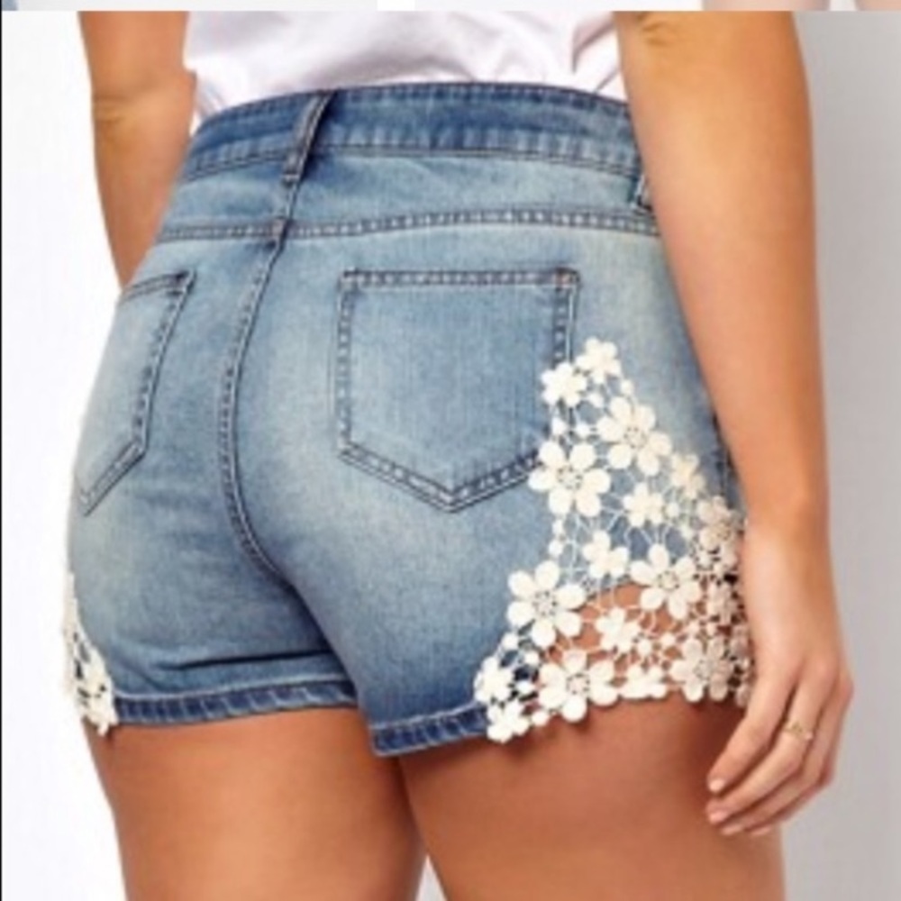 ☀️ASOS Curve Crochet Lace Sided Denim Shorts Size 14 - Picture 5 of 8